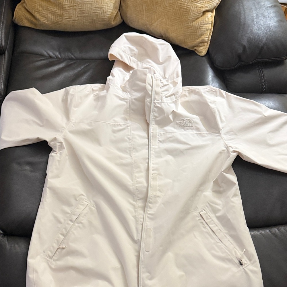 The North Face Women's dryvent Jacket in Cream - Picture 2 of 9
